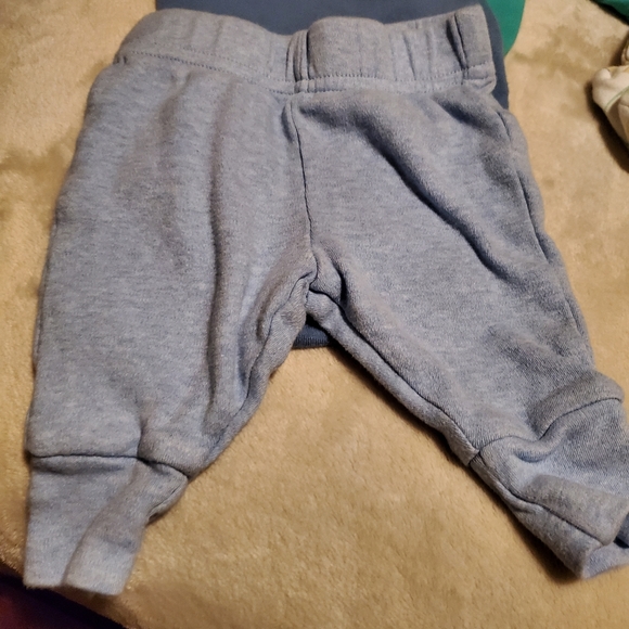 Sleeper/onesie/outfit bundle - Picture 11 of 14